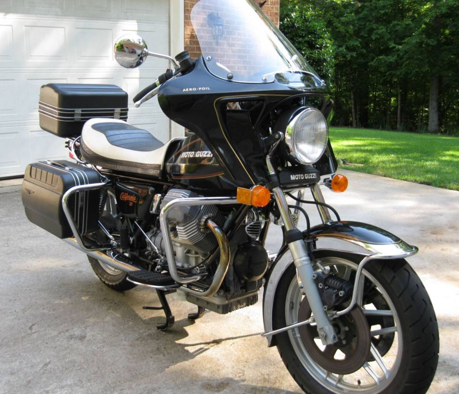 Guzzi Cali II with Swanee "Pacifico Aero foil" fairing